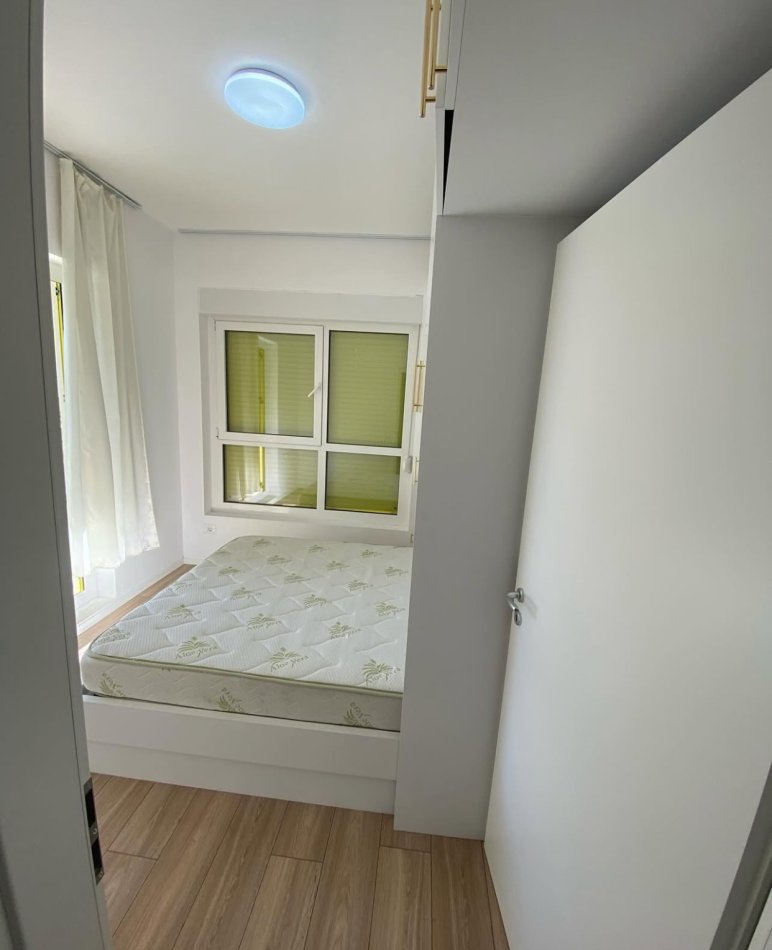 Tirane, jepet me qera apartament 2+1+Ballkon Kati 4, 68 m² 400 € (Ali Demi)