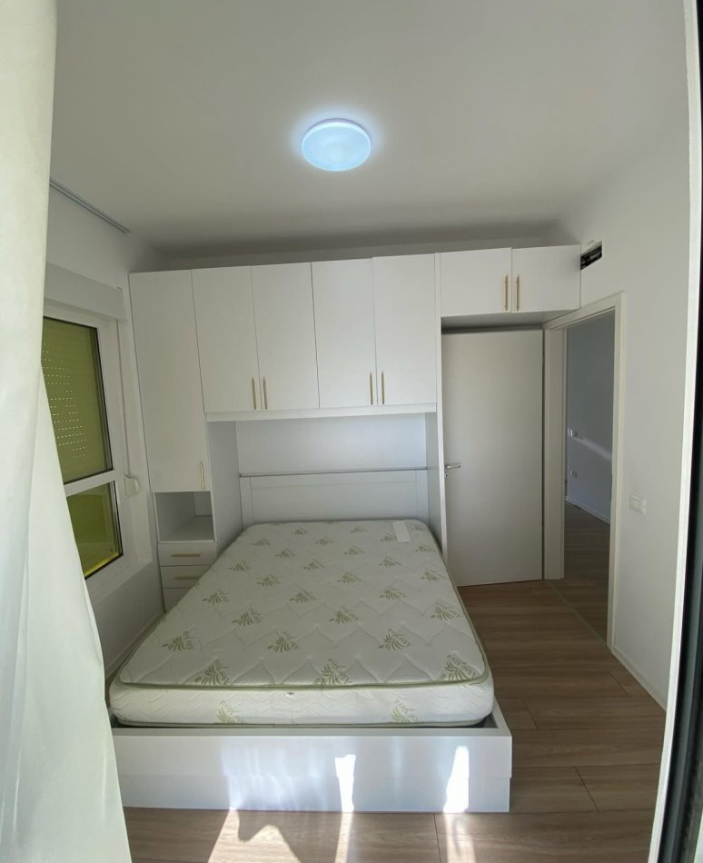 Tirane, jepet me qera apartament 2+1+Ballkon Kati 4, 68 m² 400 € (Ali Demi)