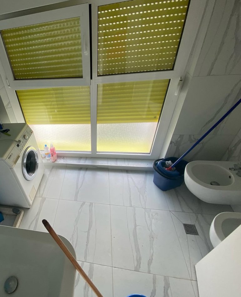 Tirane, jepet me qera apartament 2+1+Ballkon Kati 4, 68 m² 400 € (Ali Demi)