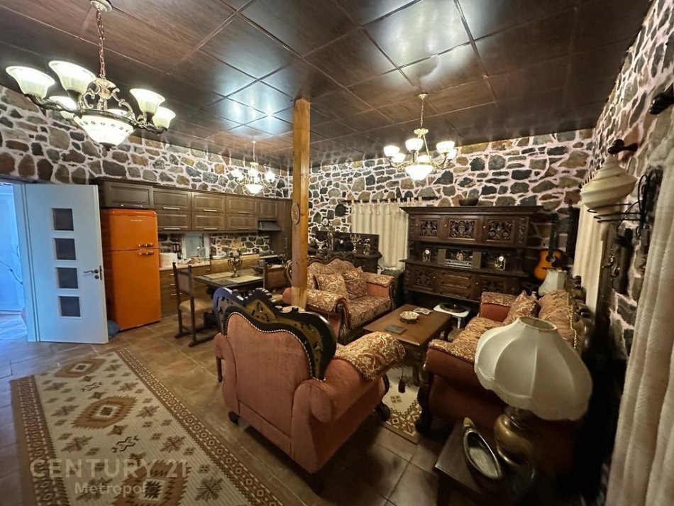 Tirane, shitet Vile 2+1 Kati 1, 145 m² 500.000 € (Lin Tiranë)