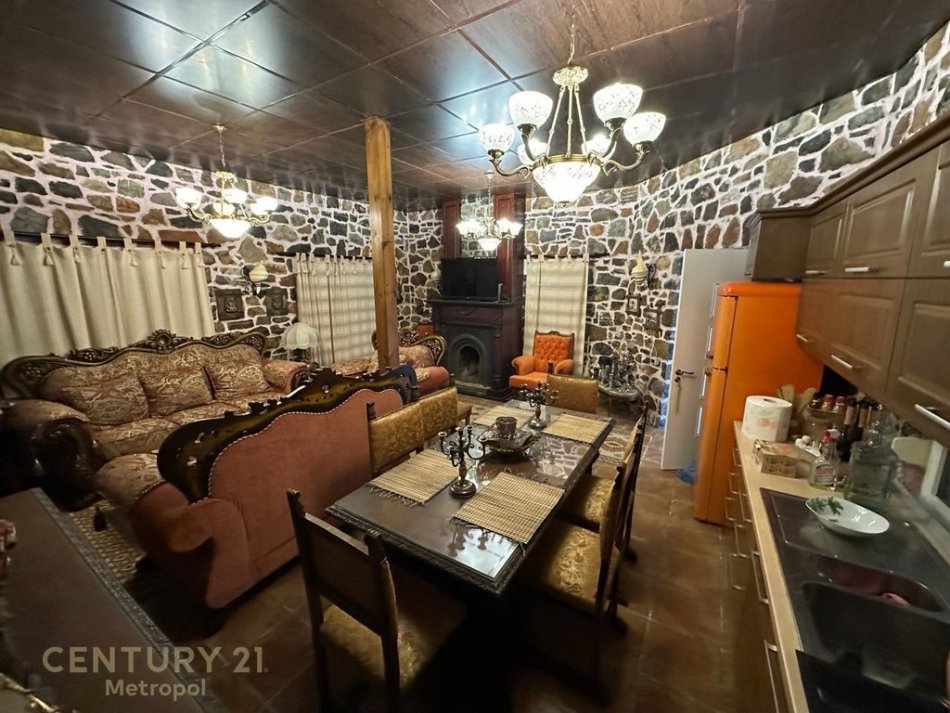 Tirane, shitet Vile 2+1 Kati 1, 145 m² 500.000 € (Lin Tiranë)