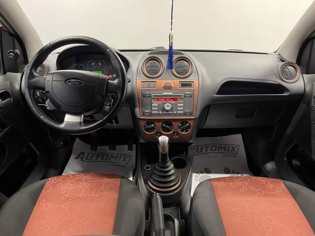 Tirane, shes makine Ford FIESTA Viti 2008, 3.800 Euro