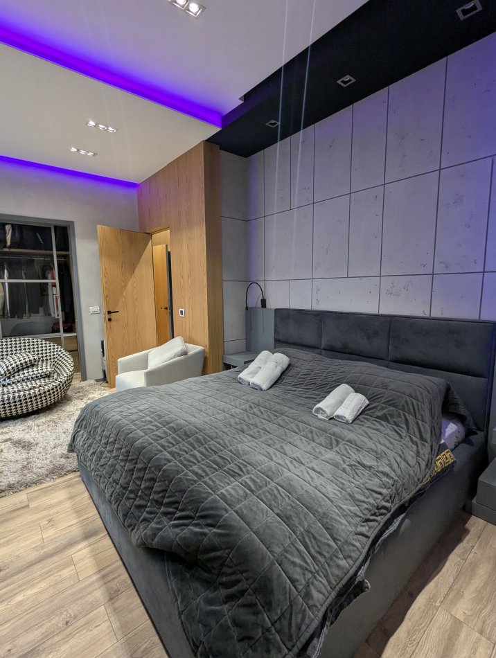 Tirane, jepet me qera apartament+verande | Penthouse 4+1+Aneks+Ballkon Kati 4, 350 m² 3.000 € (Liqeni i Thate)