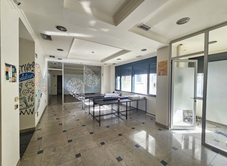 Tirane, shitet ambjent biznesi , 350 m² 1.400.000 € 