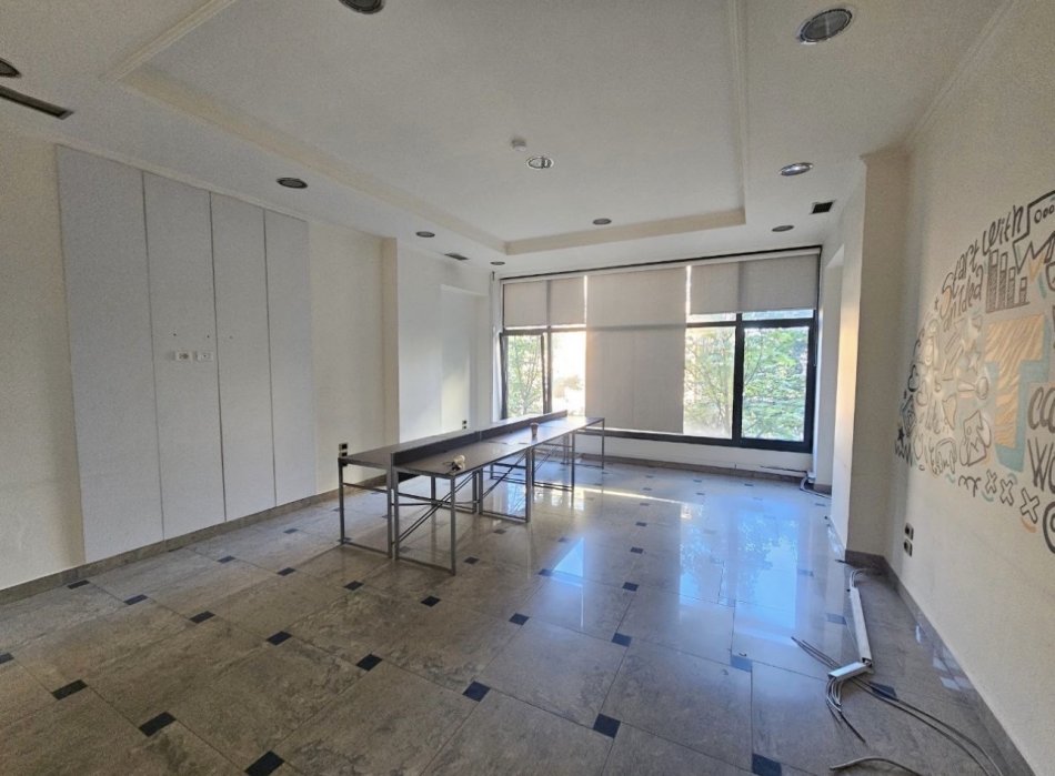 Tirane, shitet ambjent biznesi , 350 m² 1.400.000 € 