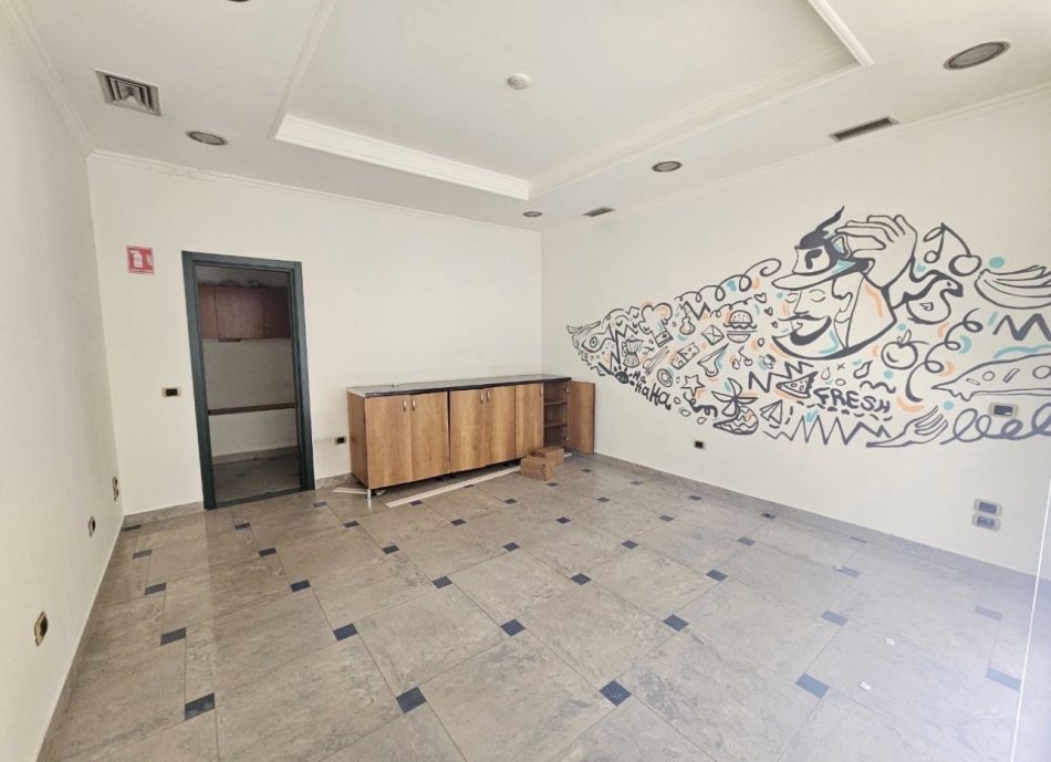 Tirane, shitet ambjent biznesi , 350 m² 1.400.000 € 