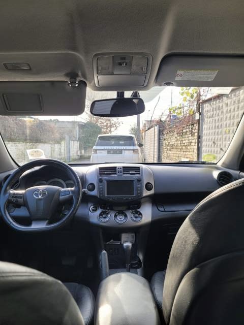 Tirane, shitet xhip Toyota RAV4 Viti 2010, 10.500 Euro