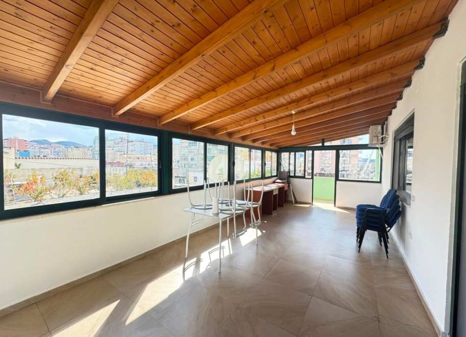 Tirane, jepet me qera zyre Kati 4, 160 m² 1.500 € (Prane LSI, Blllok)