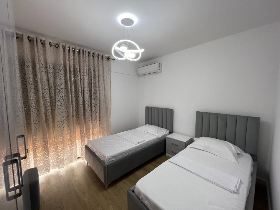 Tirane, jepet me qera apartament 2+1+Ballkon Kati 6, 100 m² 800 € (Rruga e Kavajes, Prane Delijorgjit)