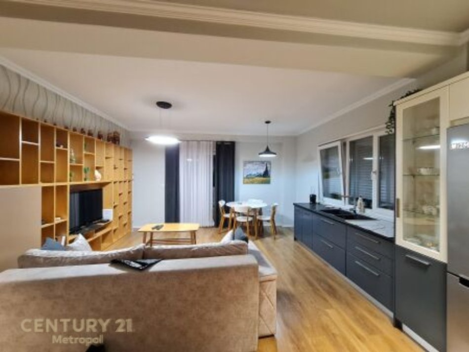 Tirane, jepet me qera apartament 1+1 Kati 2, 75 m² 700 € (Prane Teg)