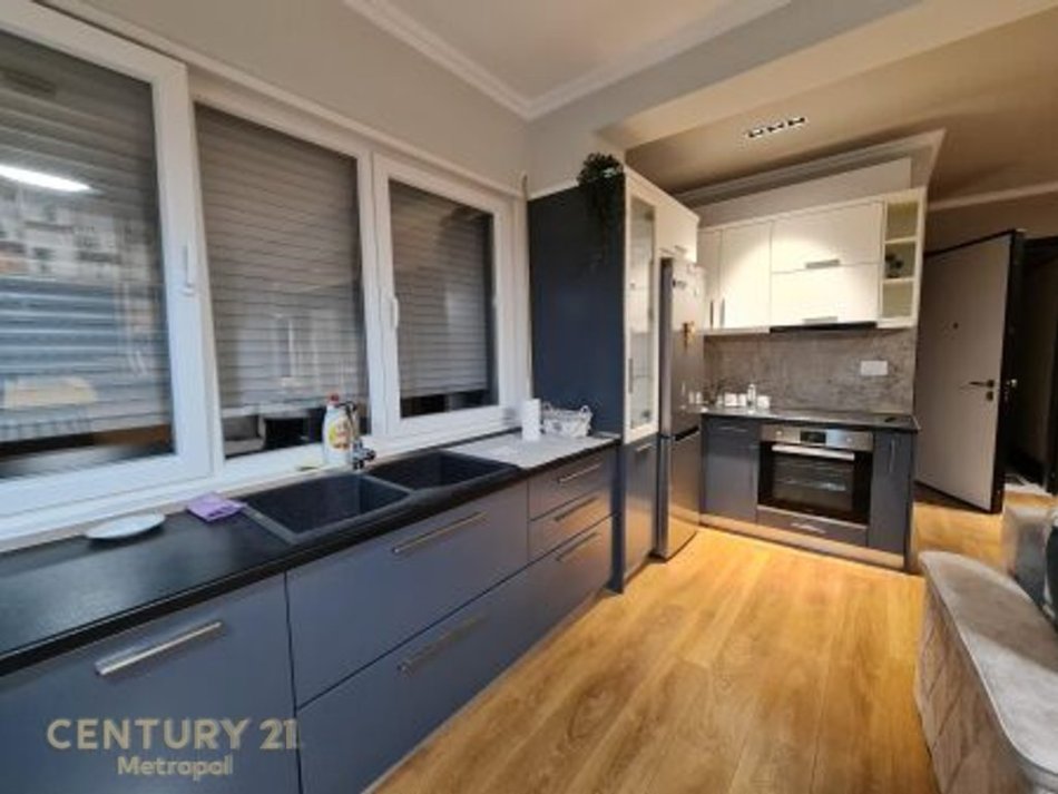 Tirane, jepet me qera apartament 1+1 Kati 2, 75 m² 700 € (Prane Teg)