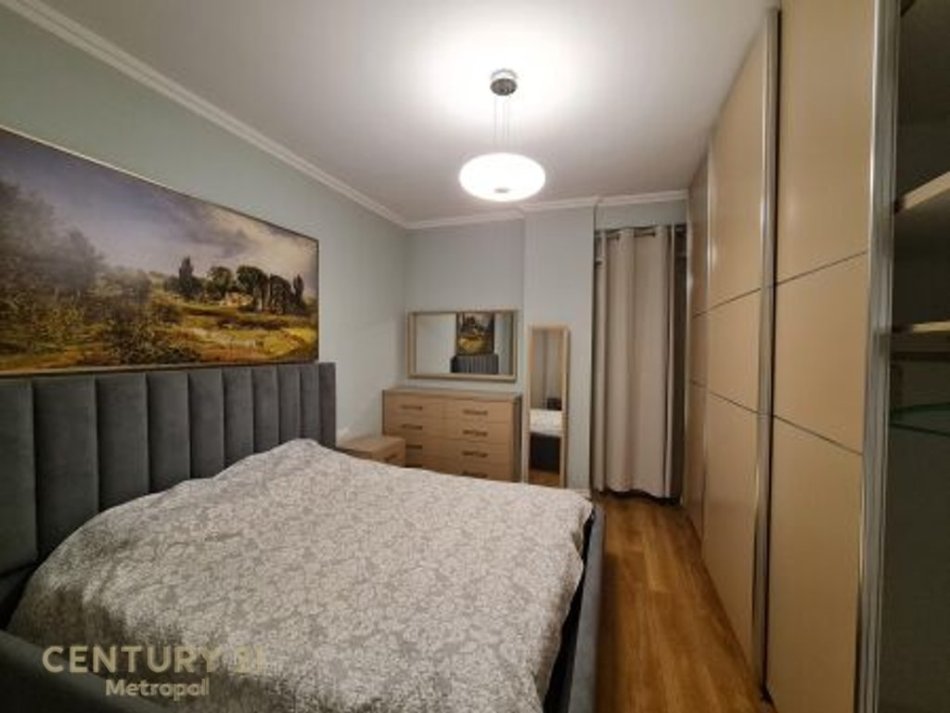 Tirane, jepet me qera apartament 1+1 Kati 2, 75 m² 700 € (Prane Teg)