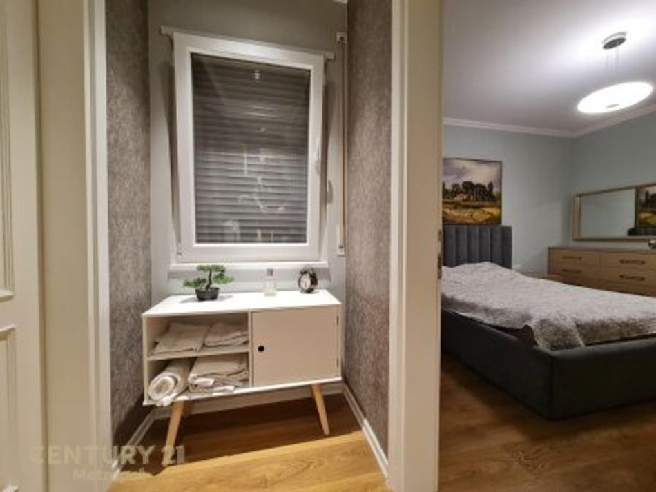 Tirane, jepet me qera apartament 1+1 Kati 2, 75 m² 700 € (Prane Teg)