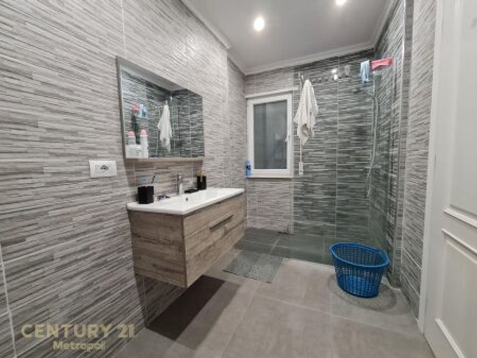 Tirane, jepet me qera apartament 1+1 Kati 2, 75 m² 700 € (Prane Teg)