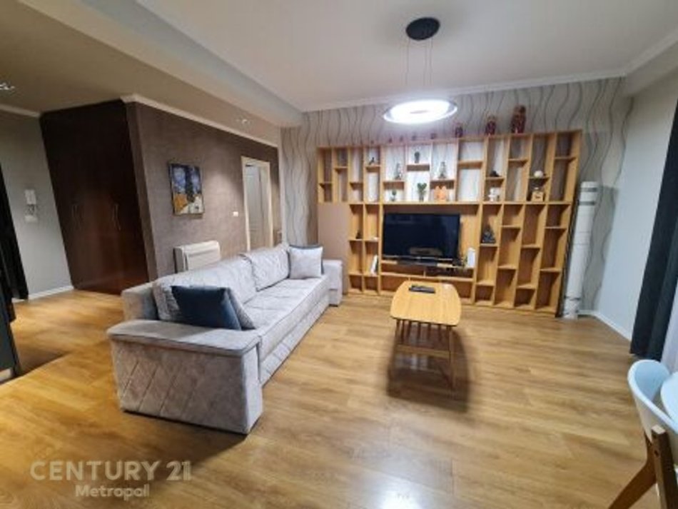 Tirane, jepet me qera apartament 1+1 Kati 2, 75 m² 700 € (Prane Teg)