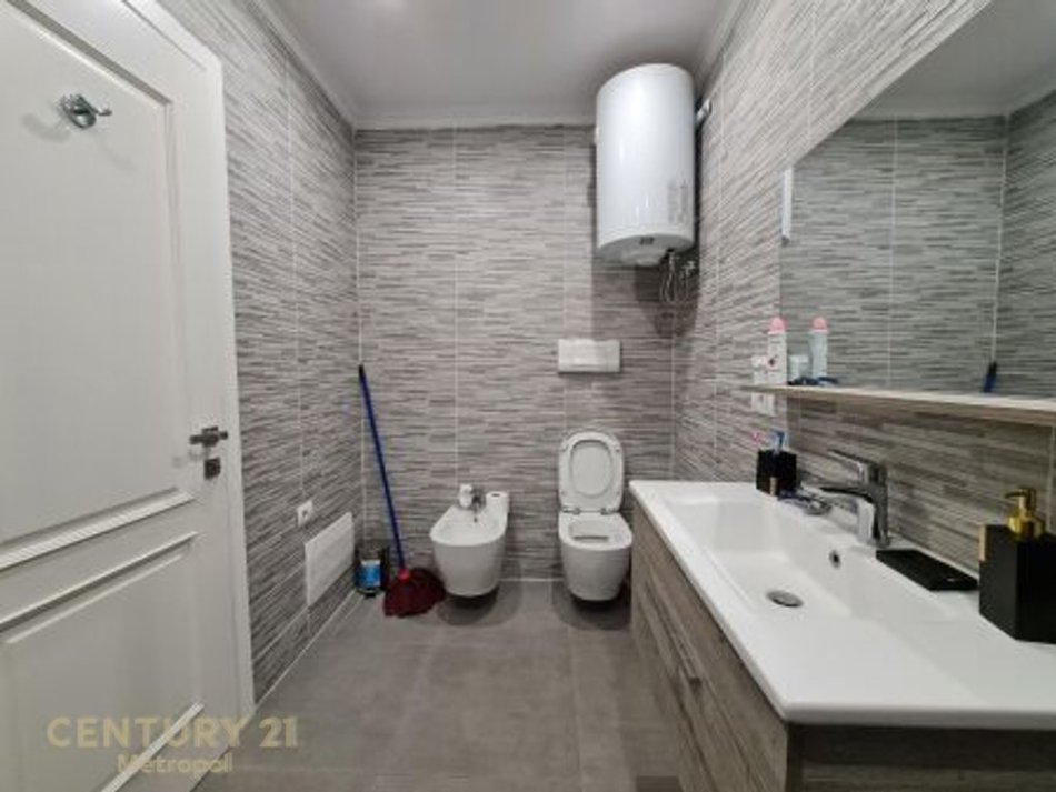 Tirane, jepet me qera apartament 1+1 Kati 2, 75 m² 700 € (Sunrise Residence Tirana)