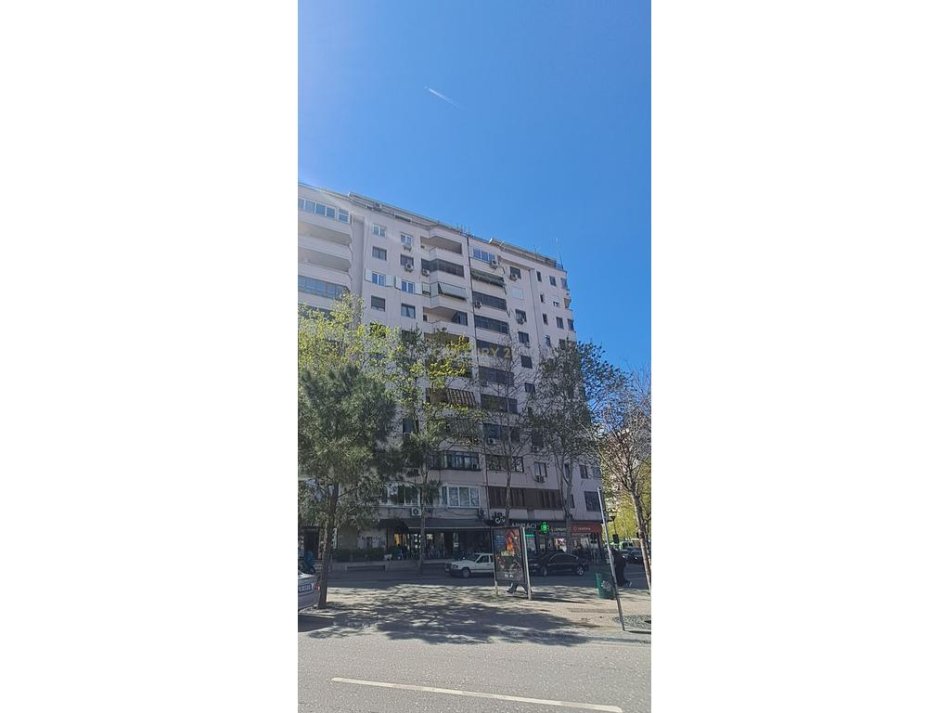 Tirane, jepet me qera ambjent biznesi Kati 0, 350 m² 3.500 € (Station I Trenit)