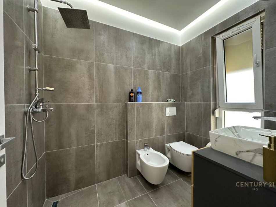 Tirane, jepet me qera apartament 2+1+Aneks+Ballkon Kati 2, 102 m² 1.200 € (Park life residence)