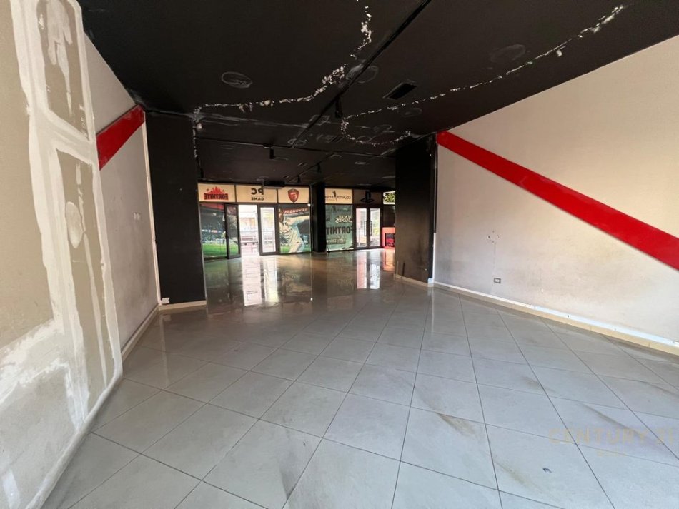 Tirane, jepet me qera ambjent biznesi Kati 1, 115 m² 600 € (Rruga e Dibres)