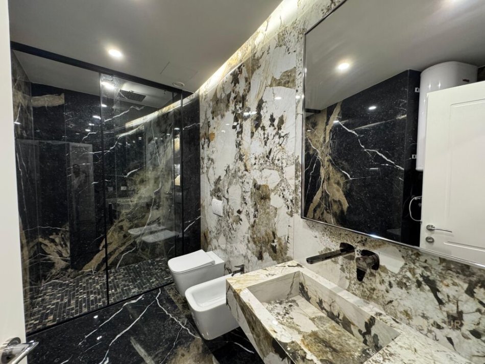 Tirane, jepet me qera apartament 1+1+Aneks+Ballkon Kati 12, 104 m² 1.500 € (Lake view)