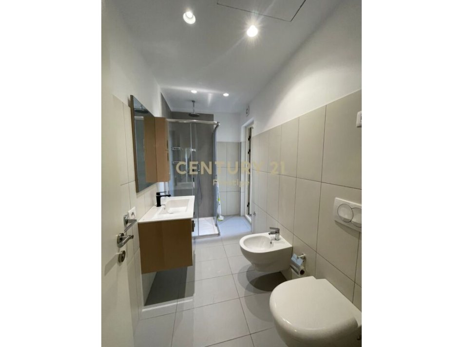 Tirane, jepet me qera apartament 3+1+Aneks+Ballkon Kati 9, 153 m² 2.500 € (Rruga e Elbasanit)