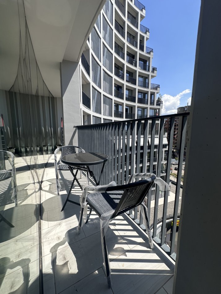 Tirane, jepet me qera apartament 1+1 Kati 4, 90 m² 1.300 € (QIRA APARTAMENT 1+1 LAKE VIEW !)