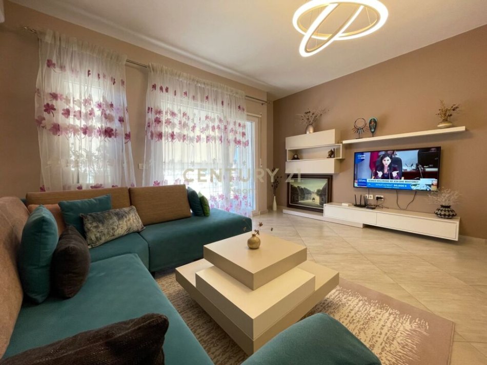 Tirane, jepet me qera apartament 2+1+Aneks+Ballkon Kati 4, 115 m² 900 € (Liqeni i Thate)