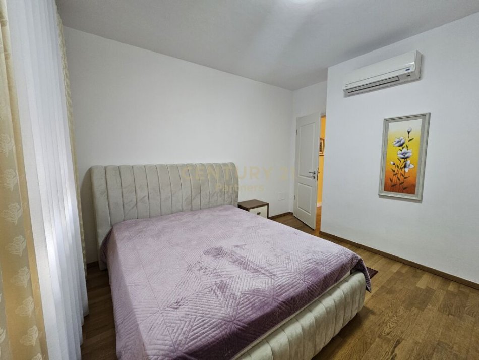 Tirane, jepet me qera apartament 3+1+Aneks+Ballkon Kati 1, 186 m² 1.600 € (Touch of the sun,Sauk i Ri)