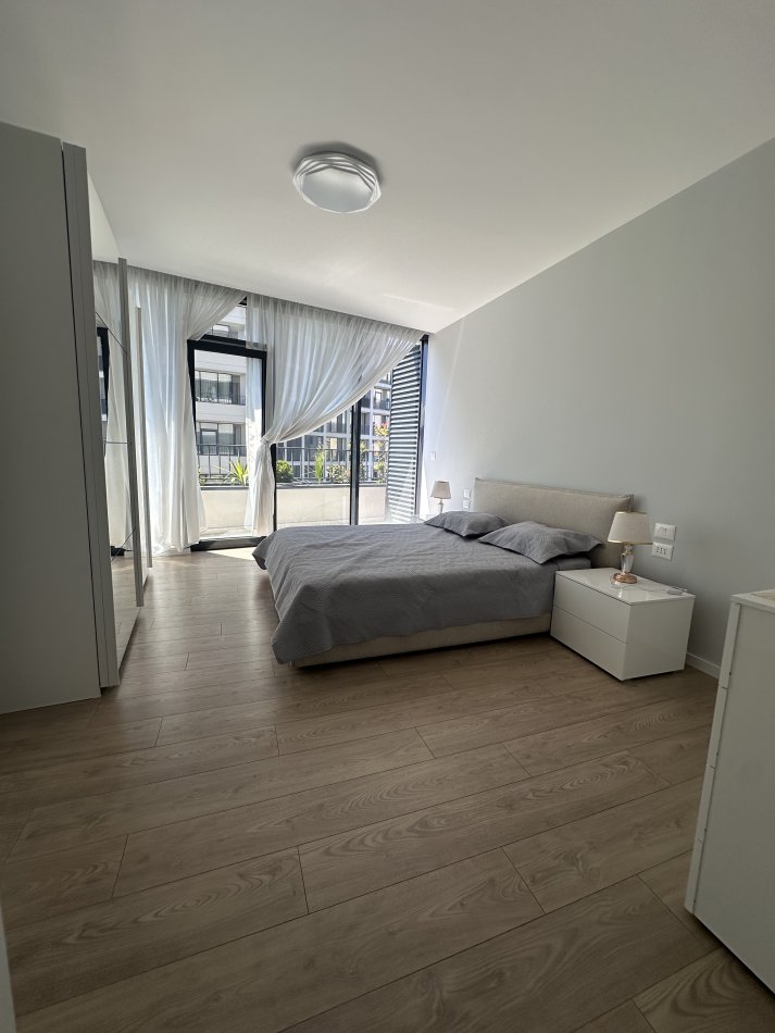 Tirane, jepet me qera apartament 1+1 Kati 4, 90 m² 1.300 € (QIRA APARTAMENT 1+1 LAKE VIEW !)