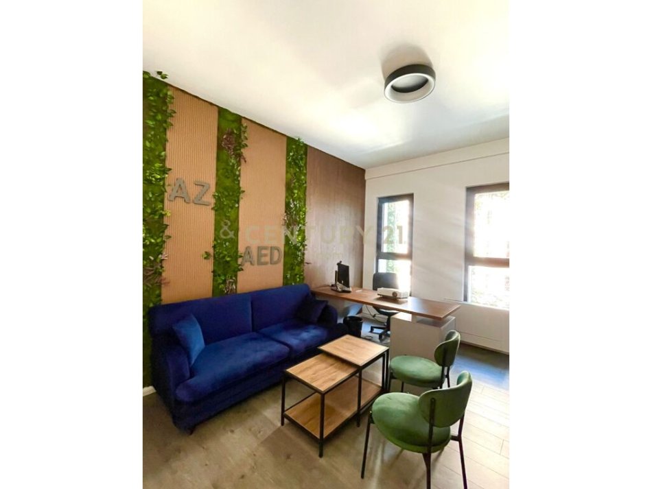 Tirane, jepet me qera zyre Kati 4, 133 m² 1.000 € (Square21)
