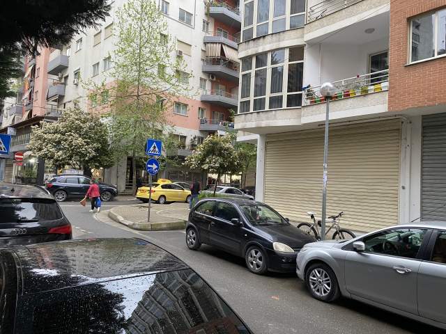 Tirane, jepet me qera ambjent biznesi Kati 0, 2.616 m² 35.000 Leke