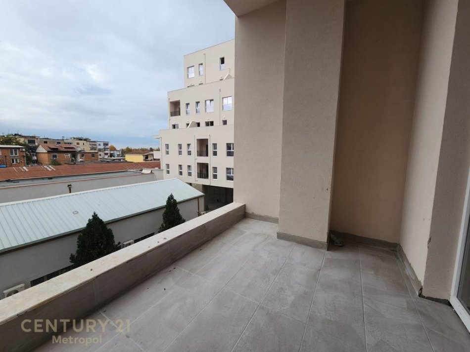 Tirane, shitet apartament 2+1 Kati 3, 131 m² 197.000 € (Laprak)