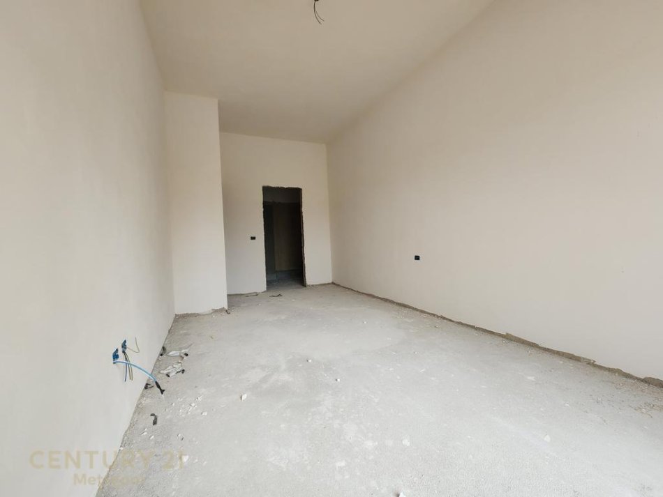 Tirane, shitet apartament 2+1 Kati 3, 131 m² 197.000 € (Laprak)