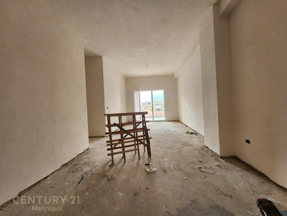 Tirane, shitet apartament 2+1 Kati 3, 131 m² 197.000 € (Laprak)