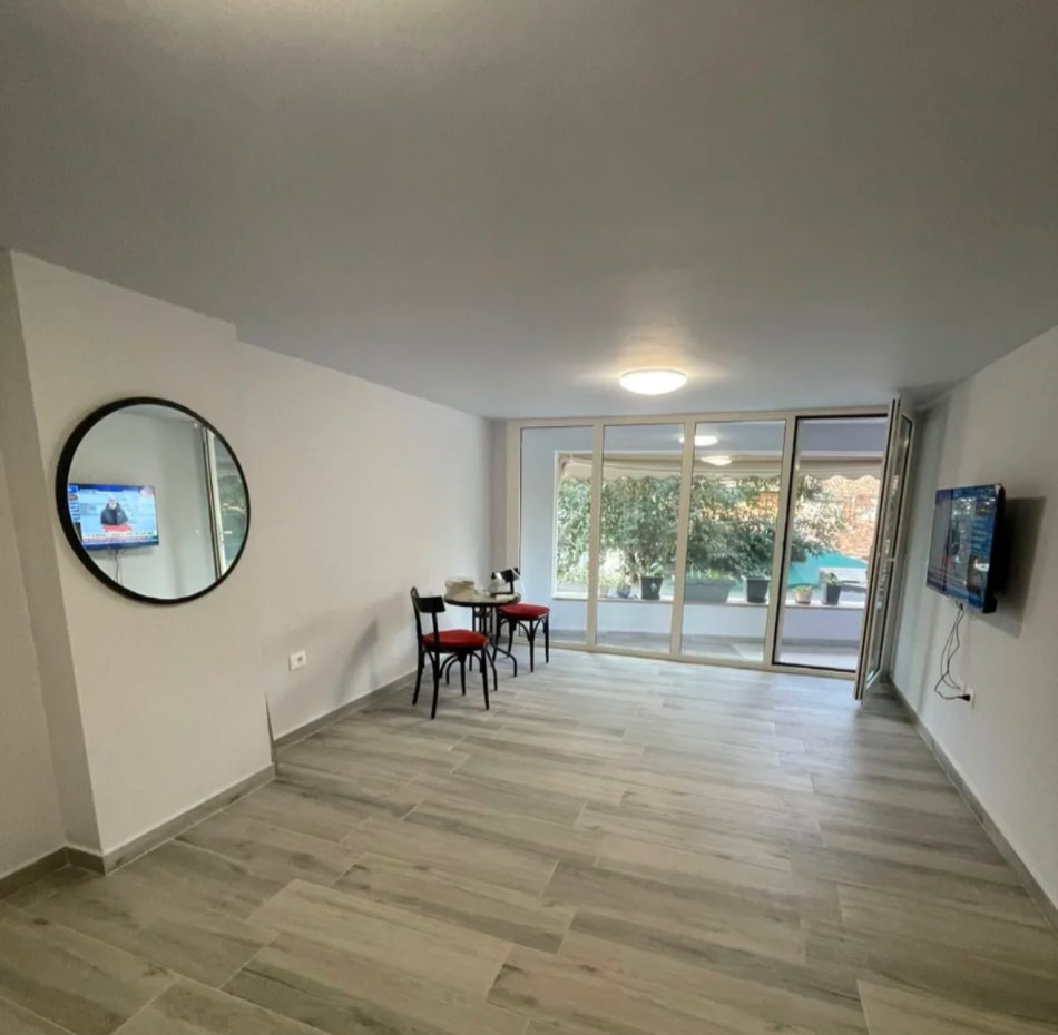 Tirane, jepet me qera ambjent biznesi Kati 0, 500 m² 3.000 € (Rruga Jordan Misja)