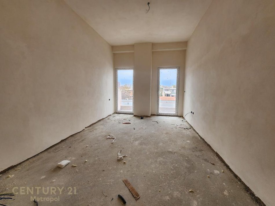 Tirane, shitet apartament 2+1 Kati 3, 131 m² 197.000 € (Laprak)