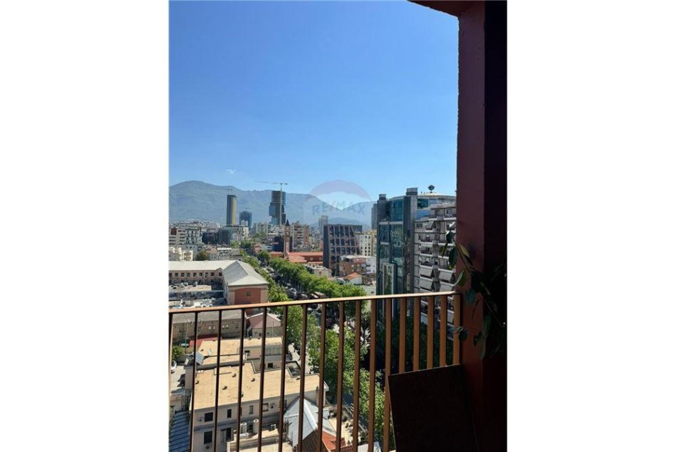 Tirane, jepet me qera apartament 2+1+Ballkon Kati 10, 110 m² 1.000 € (QIRA AMBIENT PER ZYRA RRUGA E KAVAJES!)