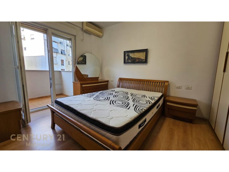 Tirane, jepet me qera apartament 2+1+Aneks+Ballkon Kati 2, 110 m² 800 € (Myslym Shyri)