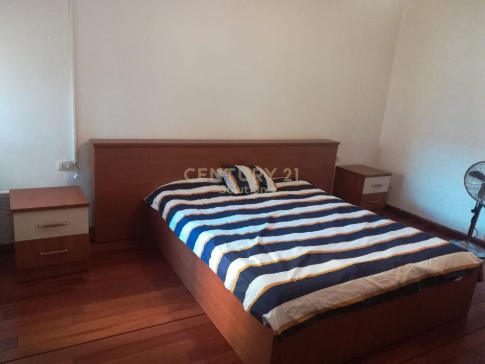Tirane, jepet me qera apartament 1+1+Aneks+Ballkon Kati 5, 85 m² 600 € (Rruga e Kosovareve)