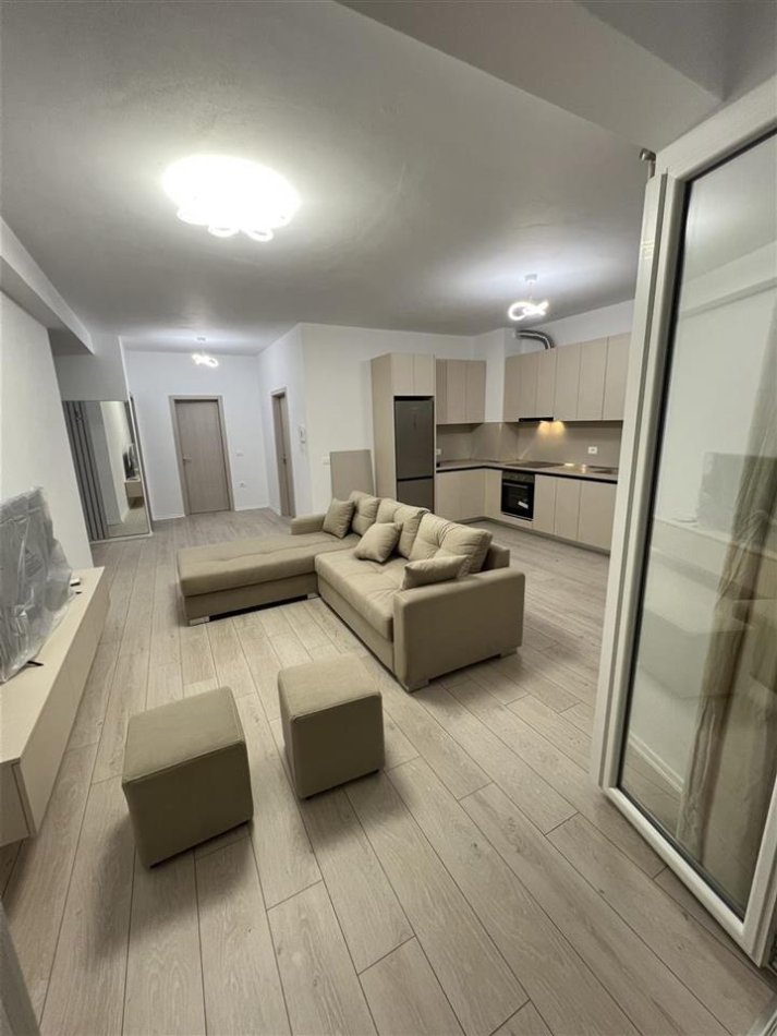 Tirane, jepet me qera apartament 2+1+Ballkon Kati 9, 100 m² 600 € (Ish fusha e aviacionit)