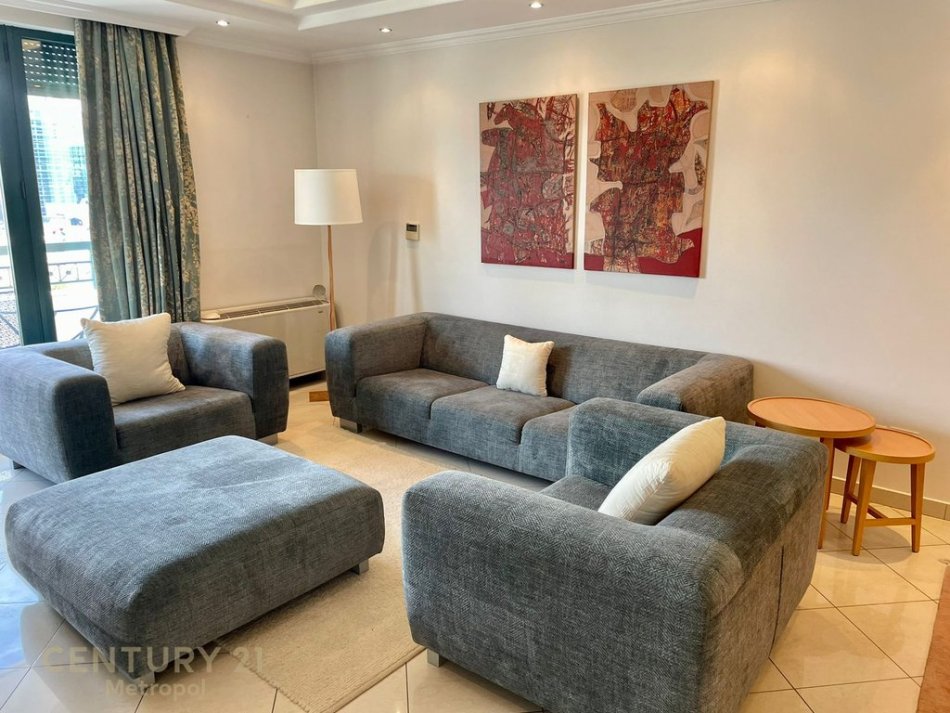 Tirane, jepet me qera apartament 2+1 Kati 8, 143 m² 1.500 € (Te Garda)