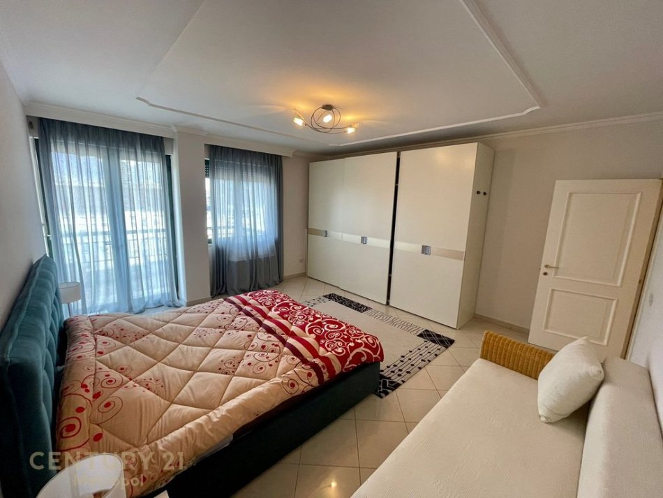 Tirane, jepet me qera apartament 2+1 Kati 8, 143 m² 1.500 € (Te Garda)