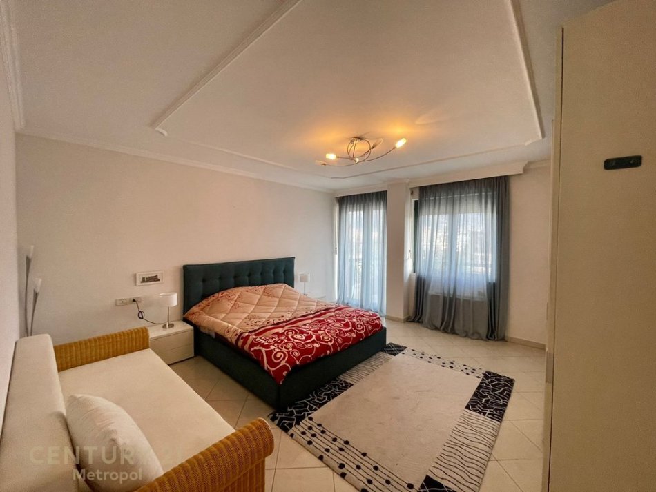Tirane, jepet me qera apartament 2+1 Kati 8, 143 m² 1.500 € (Te Garda)