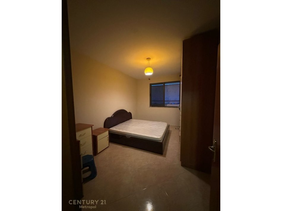 Tirane, jepet me qera apartament 1+1 Kati 5, 60 m² 450 € 