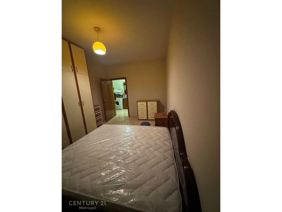 Tirane, jepet me qera apartament 1+1 Kati 5, 60 m² 450 € 