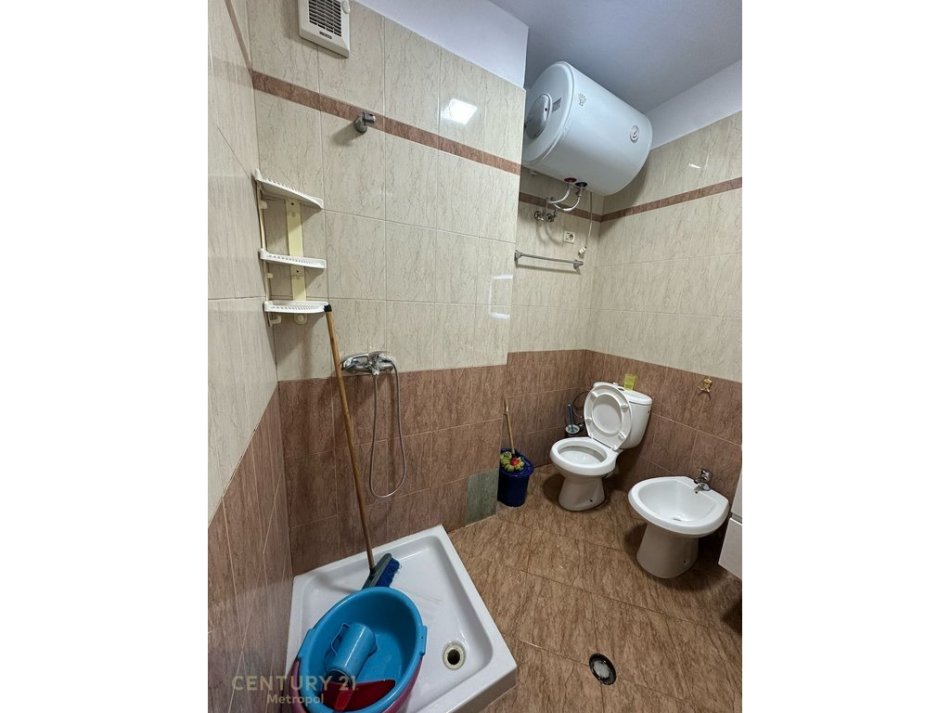 Tirane, jepet me qera apartament 1+1 Kati 5, 60 m² 450 € 