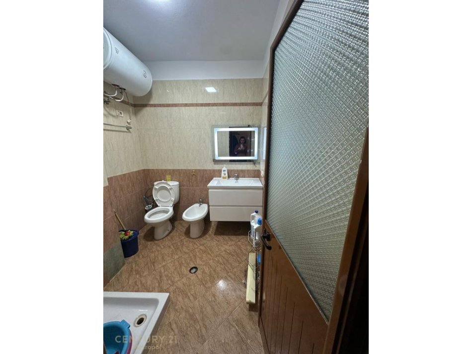Tirane, jepet me qera apartament 1+1 Kati 5, 60 m² 450 € 