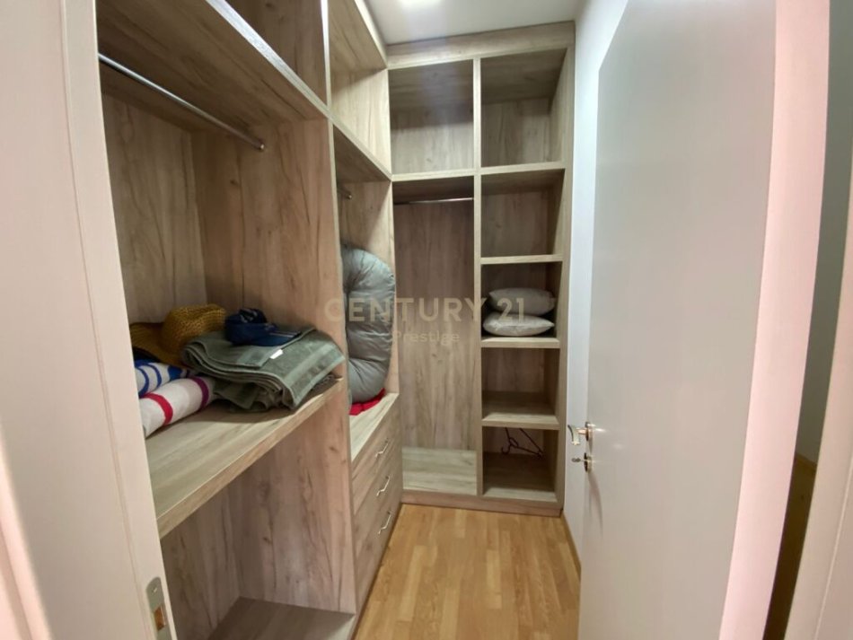 Tirane, shitet apartament 2+1+Aneks+Ballkon Kati 5, 160 m² 250.000 € (Xhamlliku)