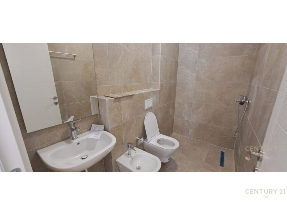 Tirane, jepet me qera apartament 2+1+Aneks+Ballkon Kati 5, 100 m² 600 € (Asl 2)