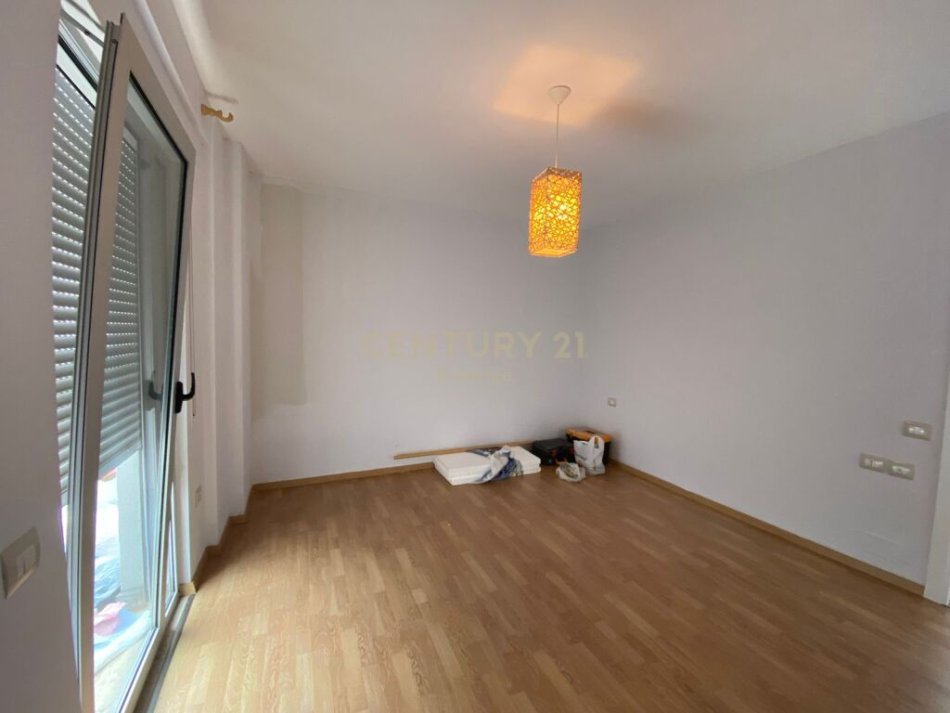 Tirane, shitet apartament 2+1+Aneks+Ballkon Kati 5, 160 m² 250.000 € (Xhamlliku)